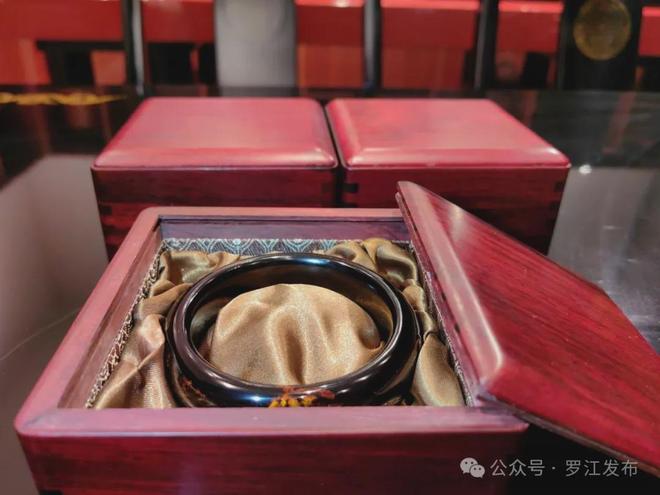 、三星堆文创亮相深圳文博会！开元棋牌网站火爆！罗江非遗(图6)
