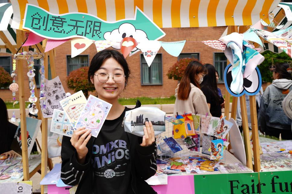 院文化创意市集暨视传专业课程联合展览举办开元棋牌app青岛城市学院艺术与设计学(图2)